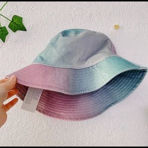 Velvety bucket hat, colored like cotton candy 🍬🍬